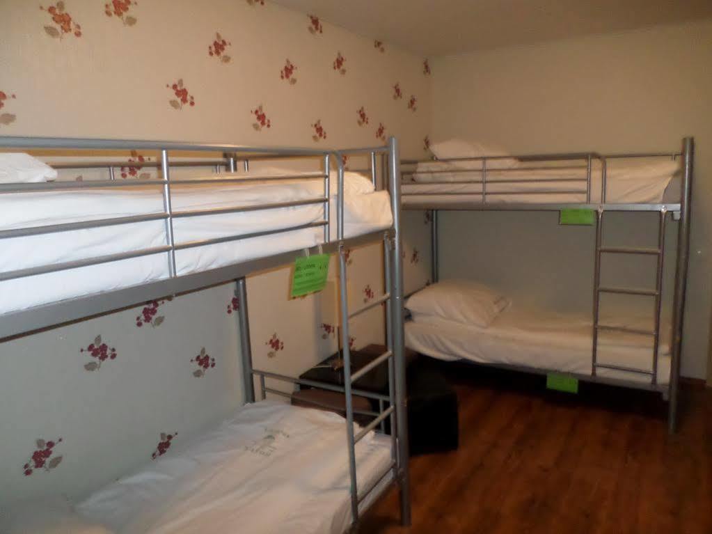 Hostel Krokodyl Варшава Екстер'єр фото